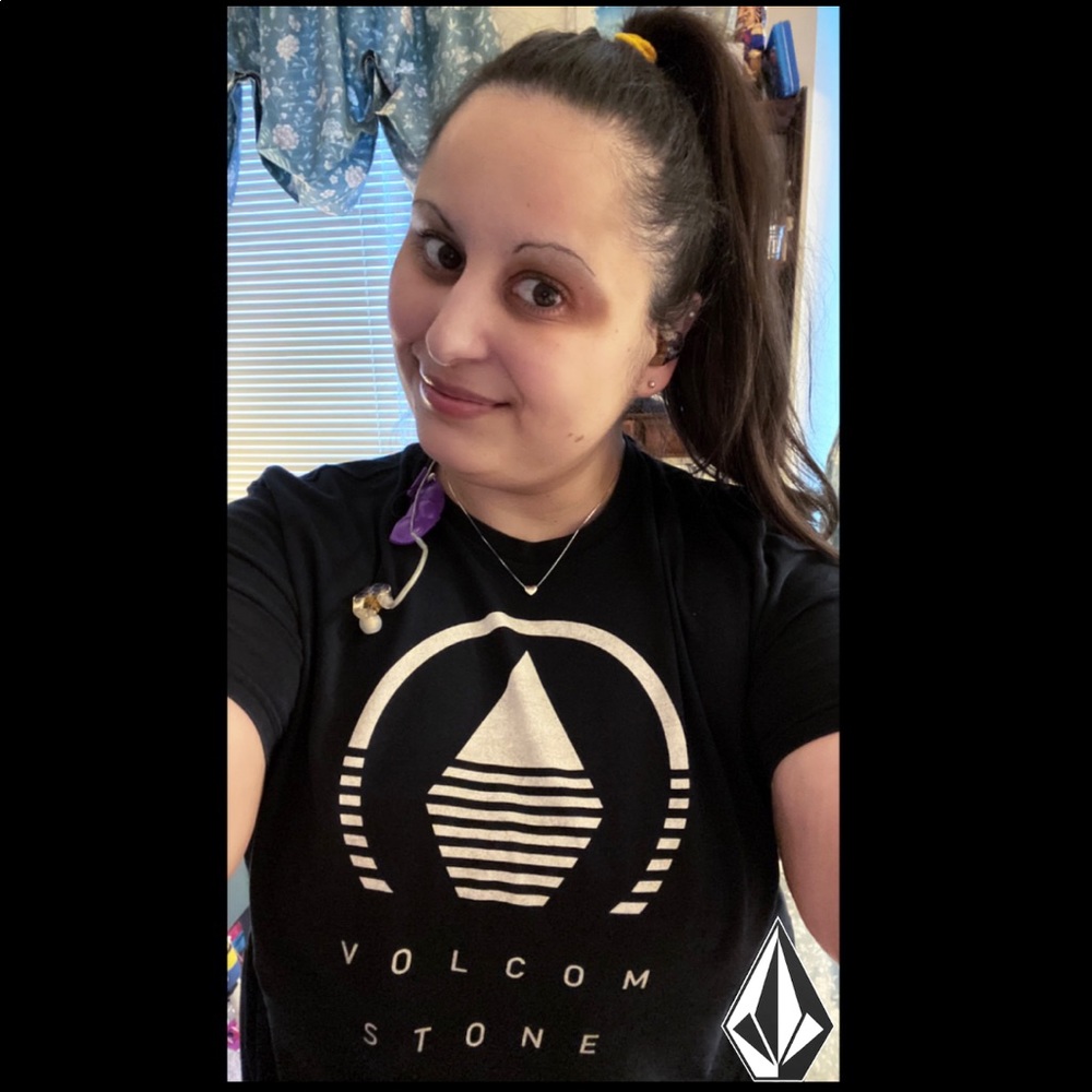 Black & Grey VOLCOM SHIRT 🖤🤍